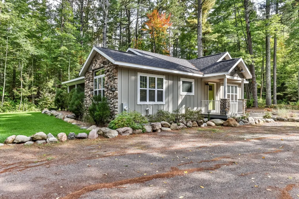 12882 Helms Ln, Manitowish Waters