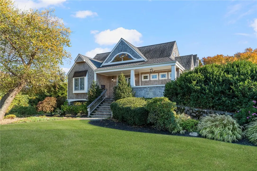 27 West Willow Ln, Charlestown