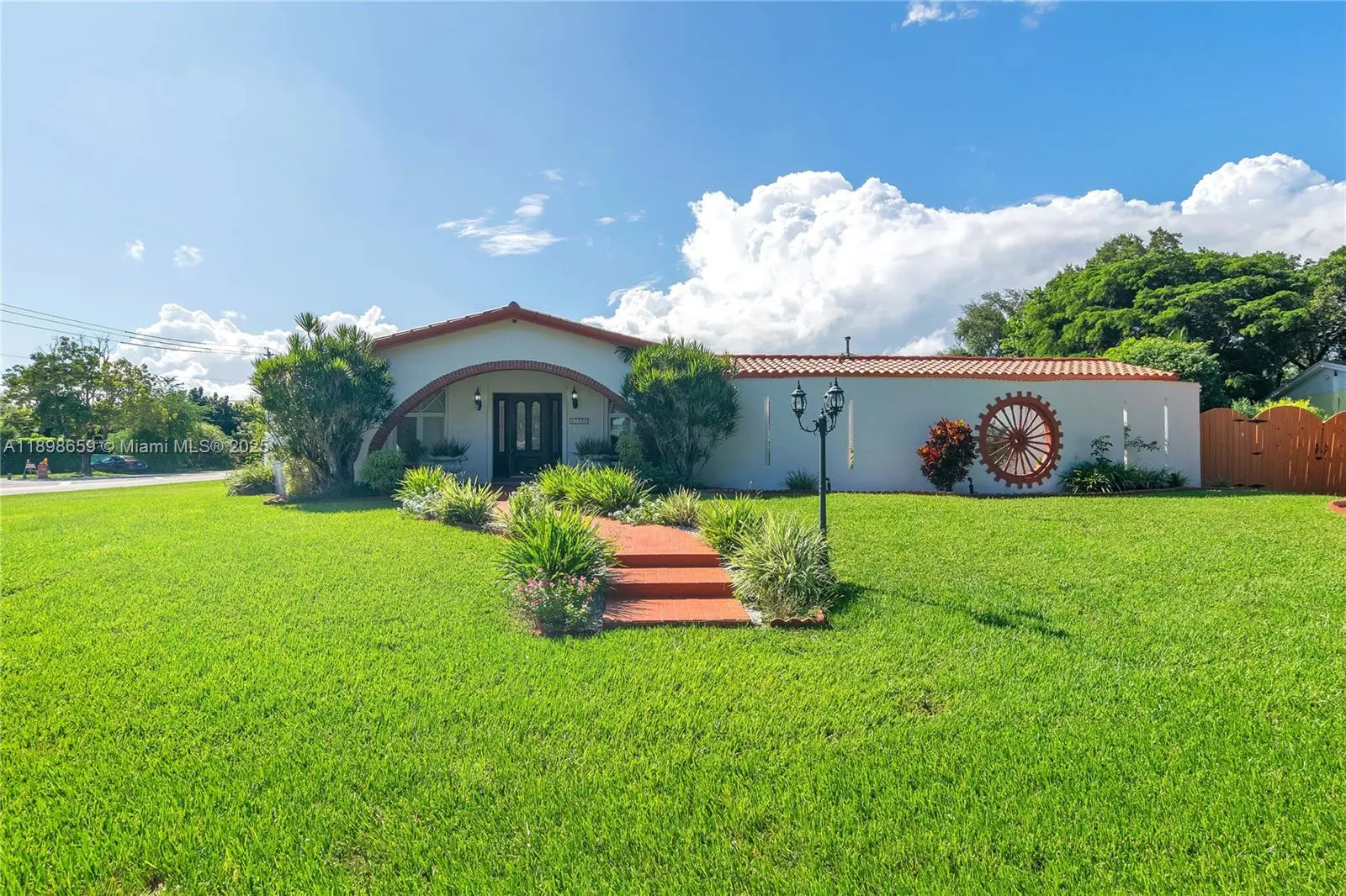 Photo of Listing #A11898659