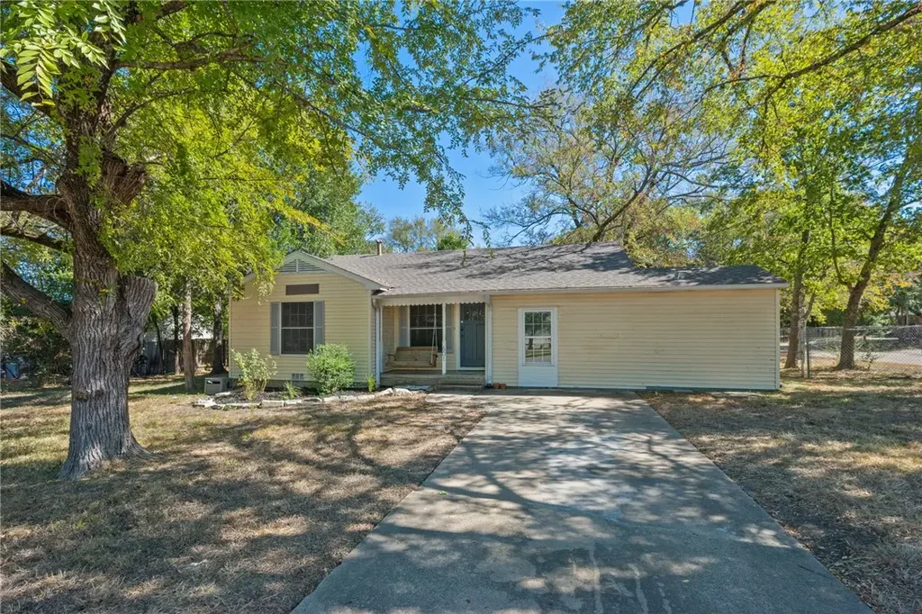 601 North Avenue E, Bryan