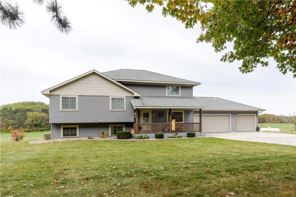 1290 Pleasant Hill Road, Eau Claire