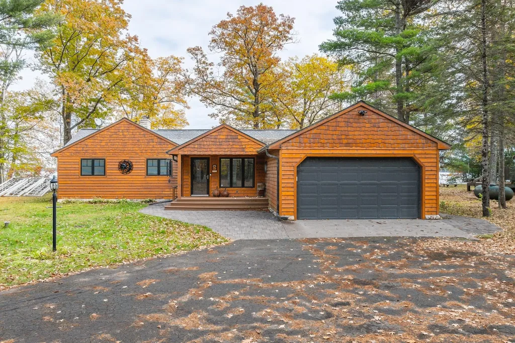 1828 Strawberry Point Dr, Lac du Flambeau