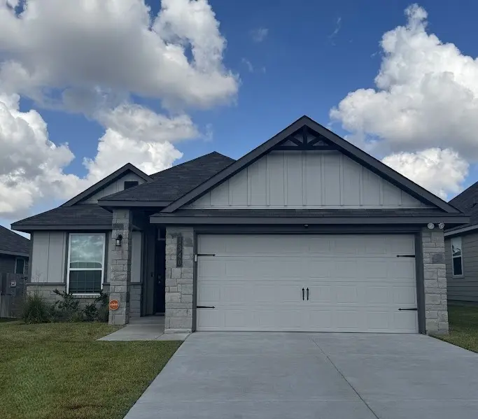 1340 Kingsgate Drive, Bryan