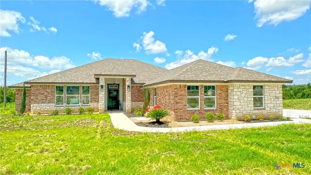 3166 Fish Pond Drive, Copperas Cove