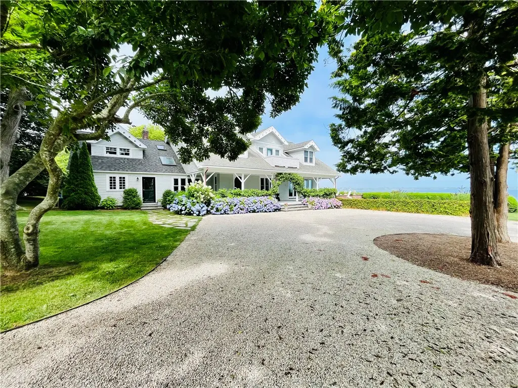 561 Indian Ave, Middletown