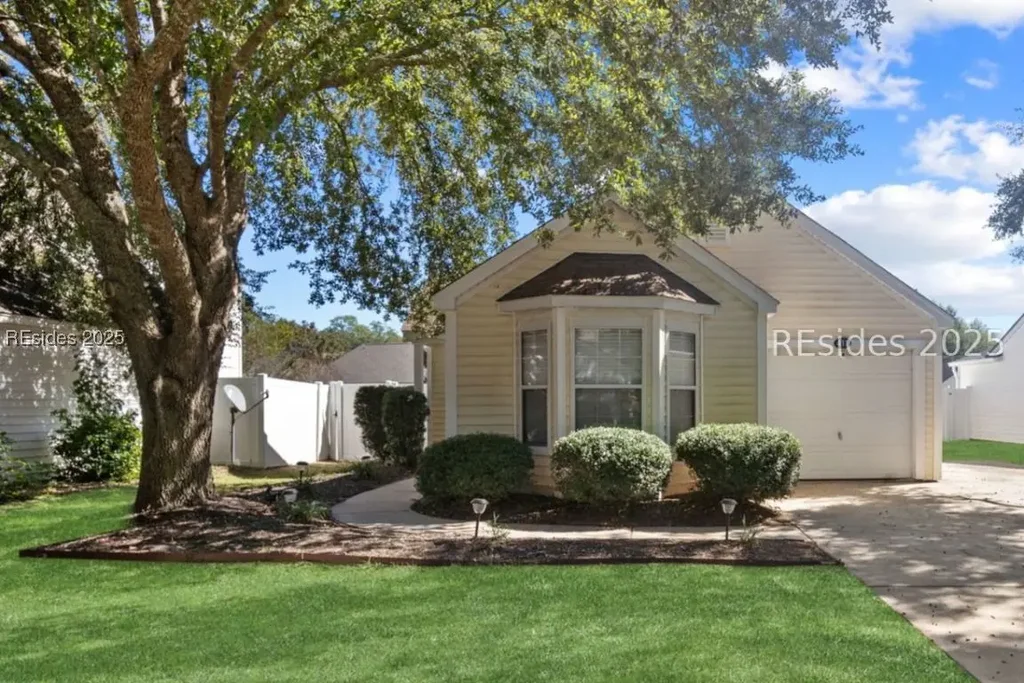 411 Live Oak Walk, Bluffton