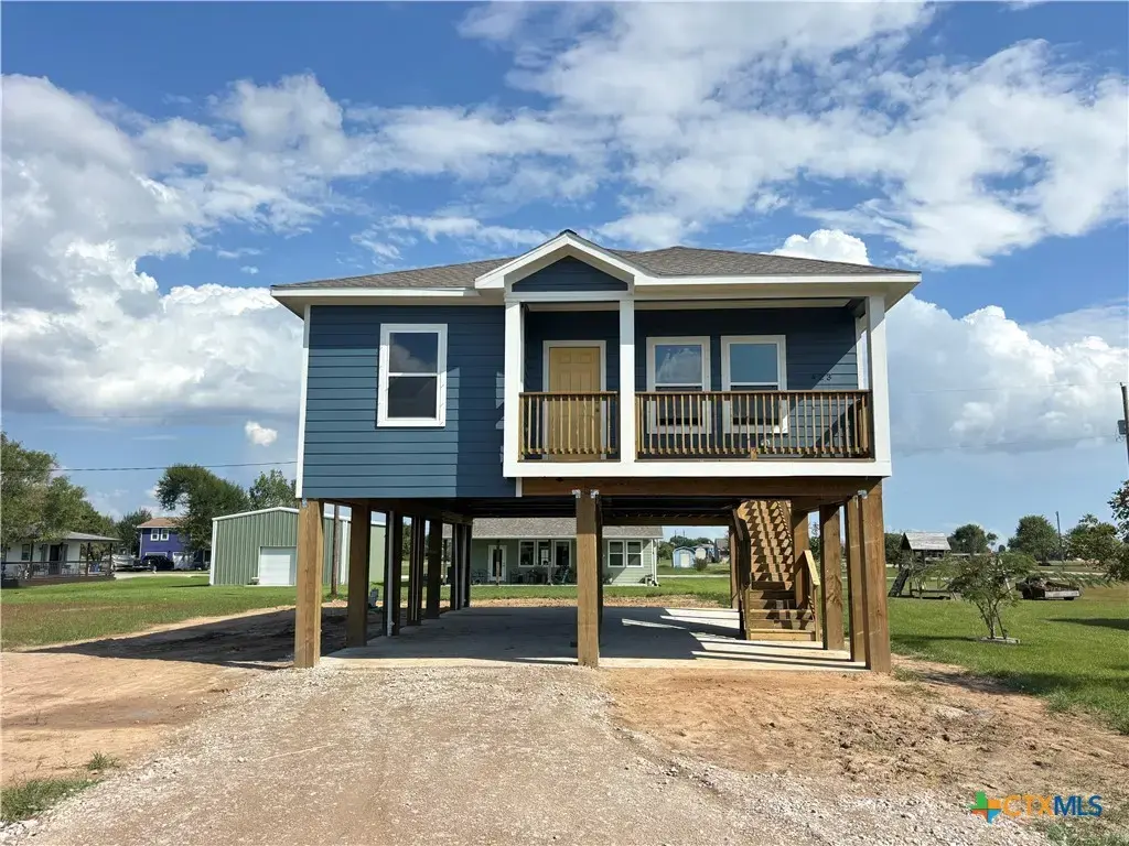 423 Calumet, Palacios