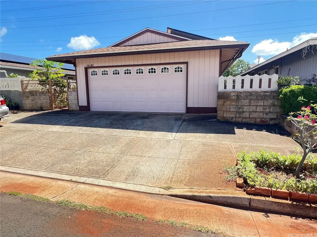 94-811 Kaaholo Street, Waipahu