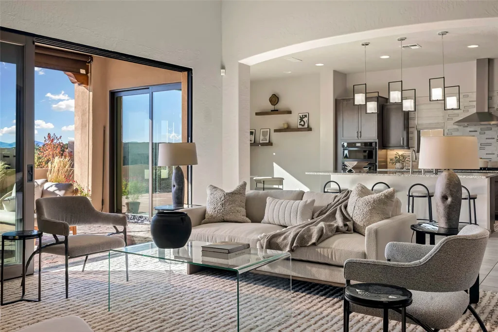 11 Camino Maravilla, Santa Fe