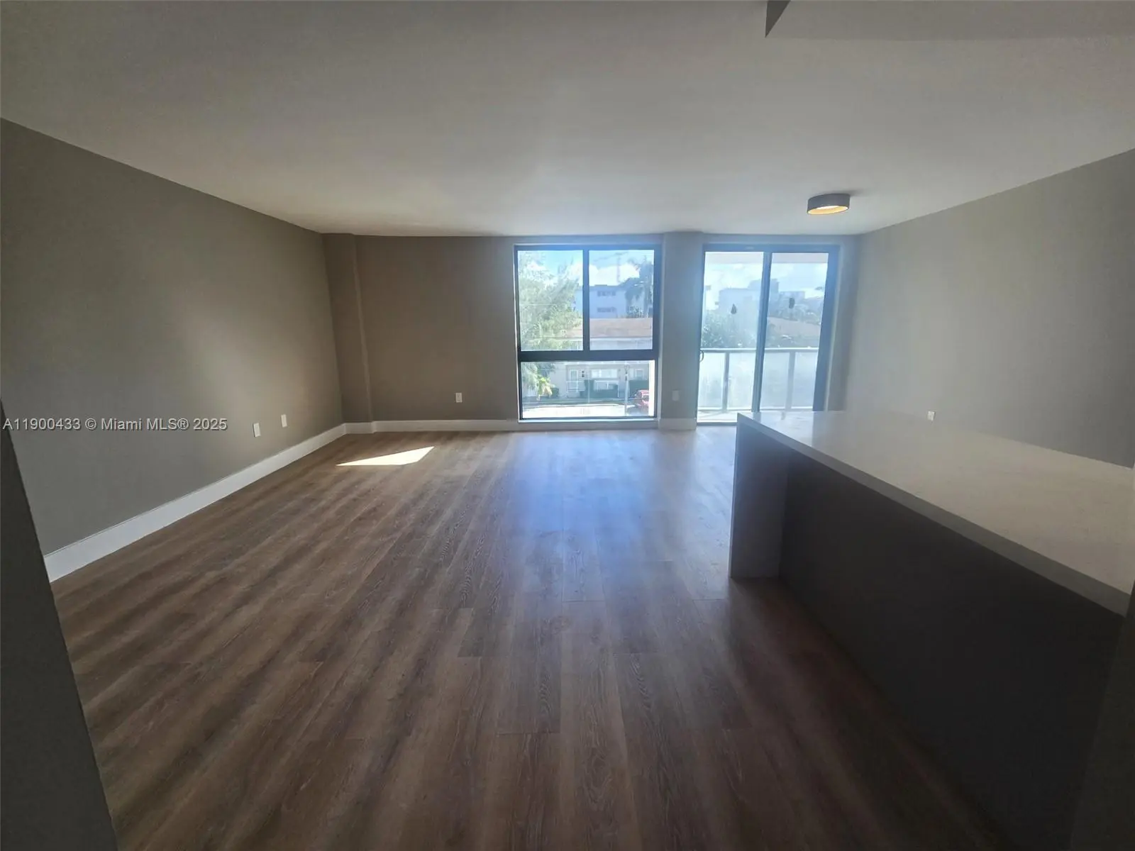 Photo of Listing #A11900433