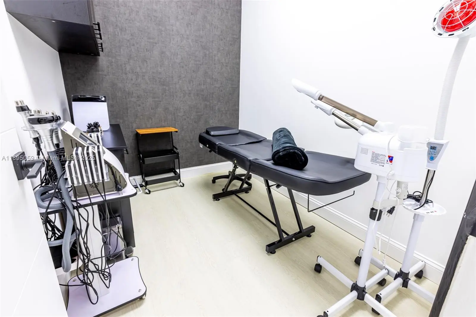 Photo of Listing #A11895059