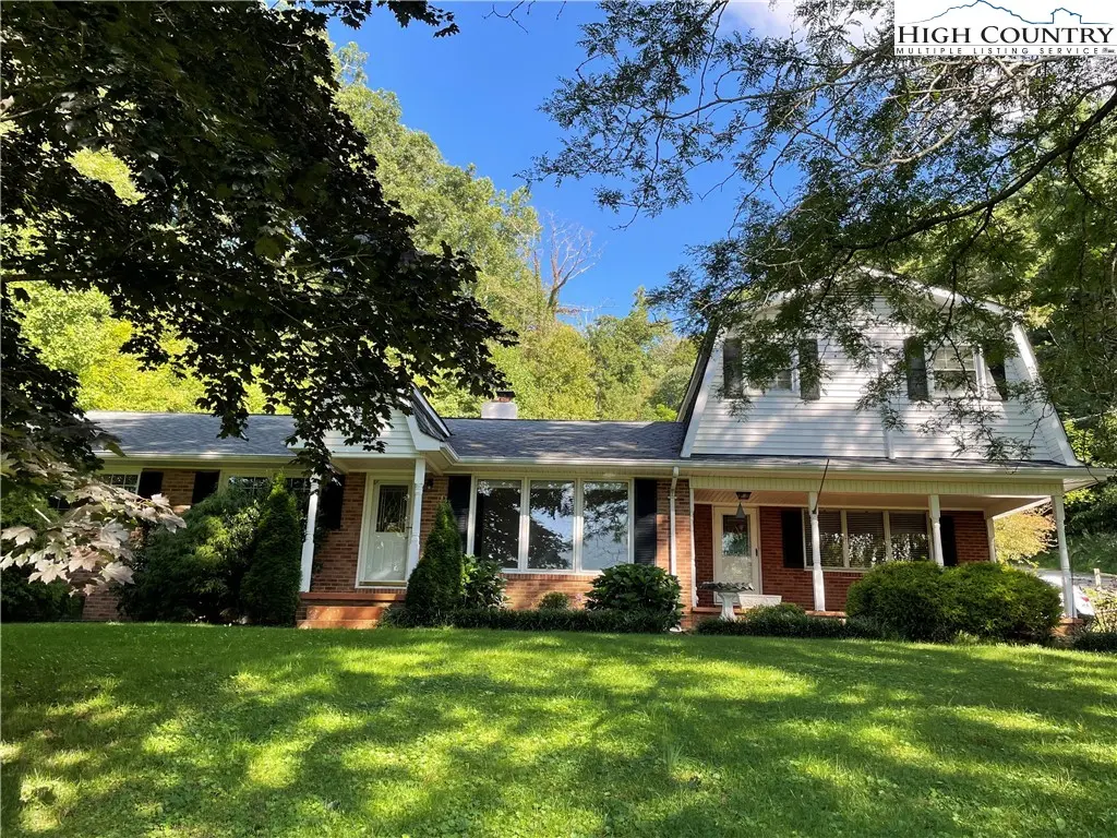 421 Northwest Drive, Jefferson