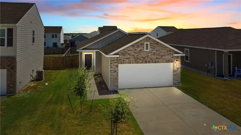 430 Line Of Fire Way, Jarrell