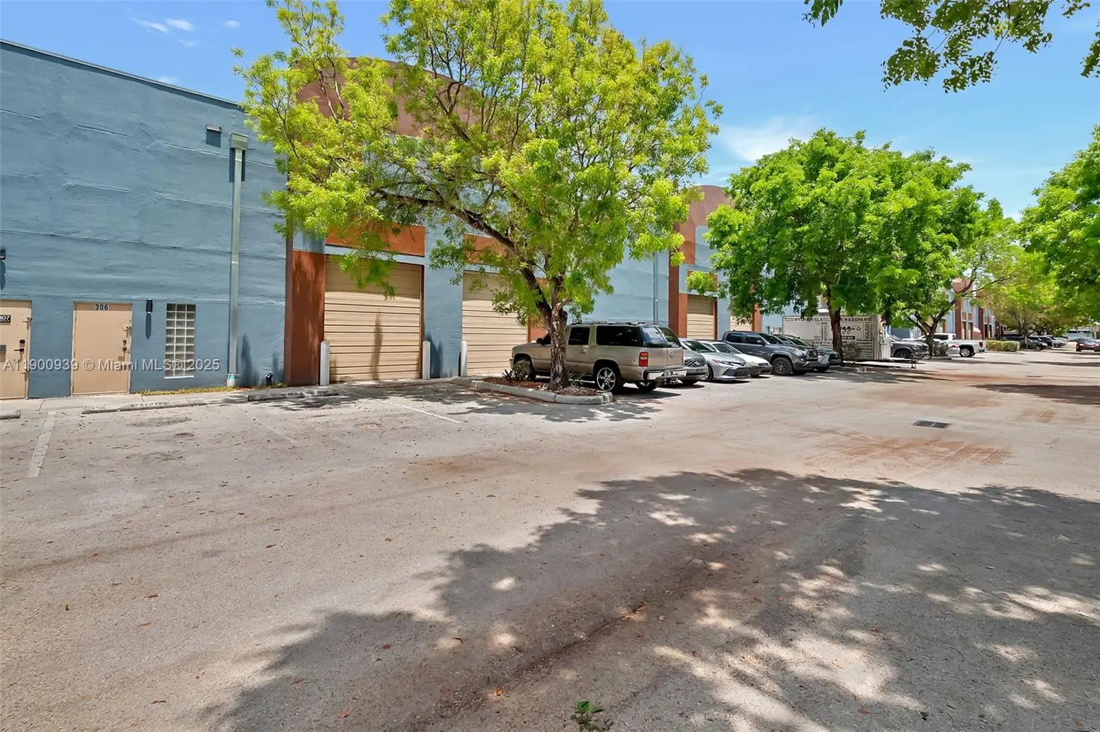 Photo of Listing #A11900939