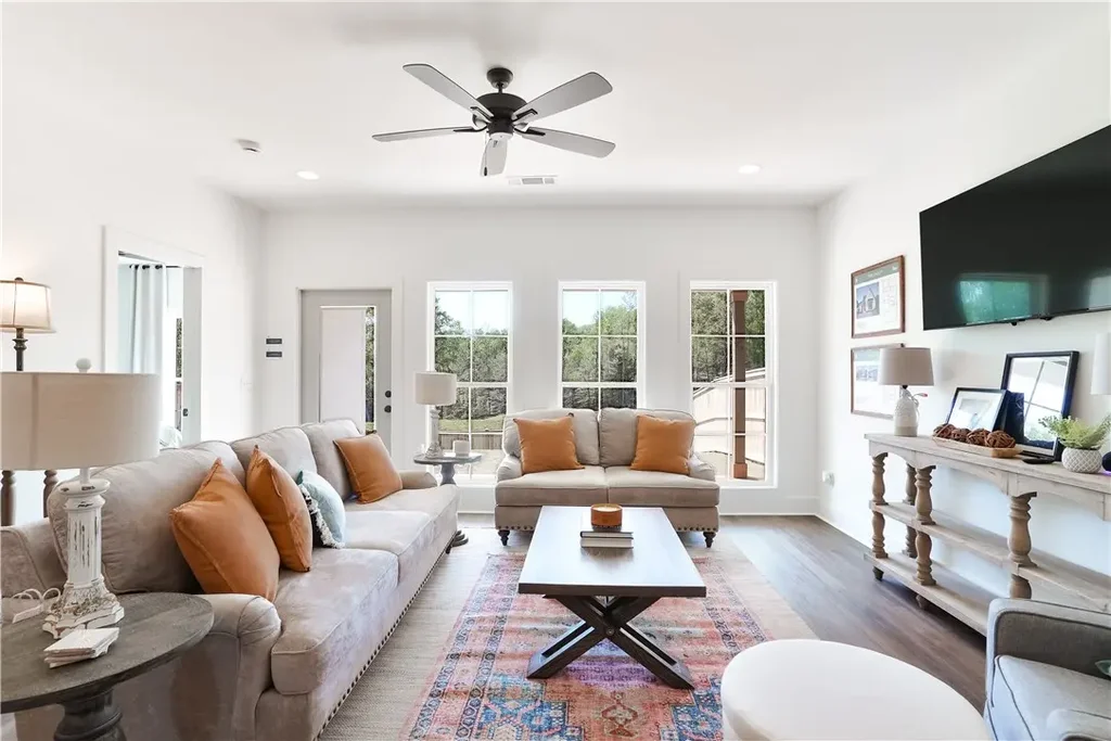 160 Firefly Ln, Opelika