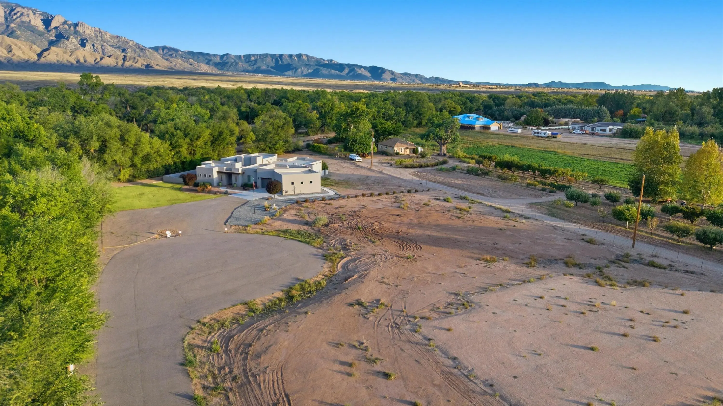 30 Paseo Del Luz De Noches, Corrales