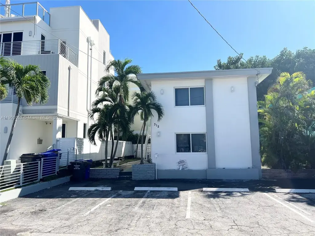 312 Elm St, Hollywood