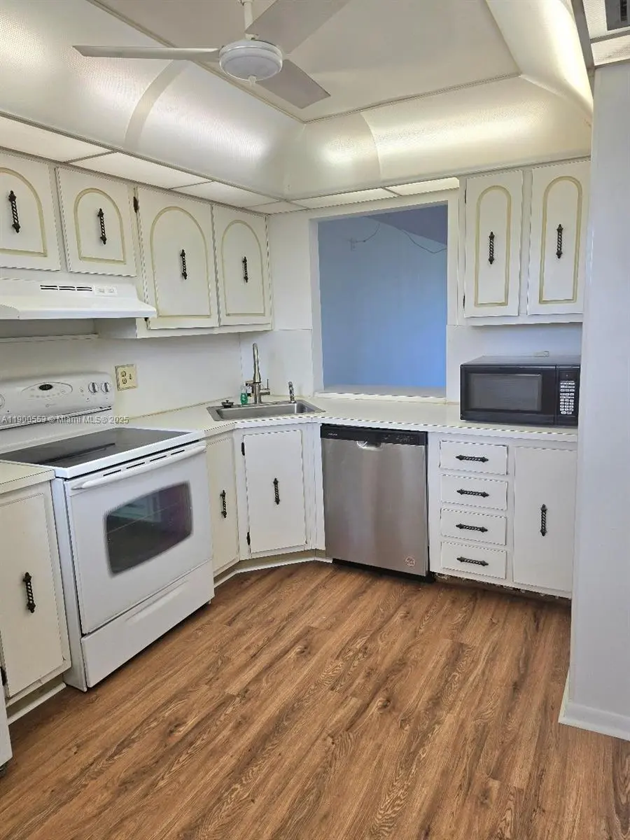 Photo of Listing #A11900553