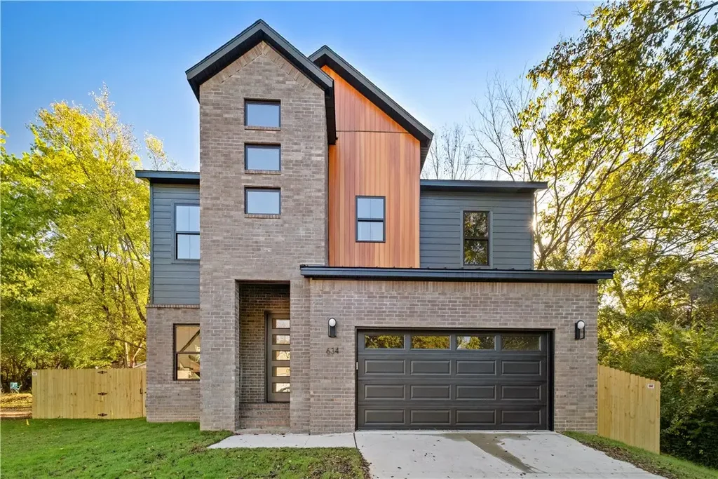 634 S Happy Hollow Road, Fayetteville