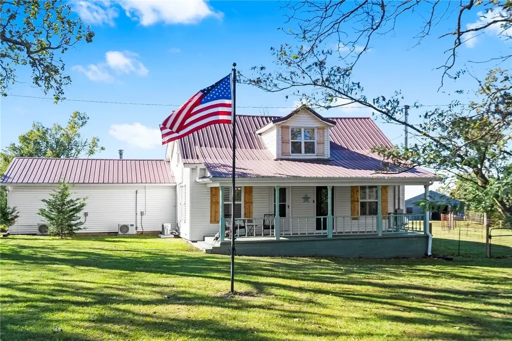 13585 Andy Jack Road, Rogers