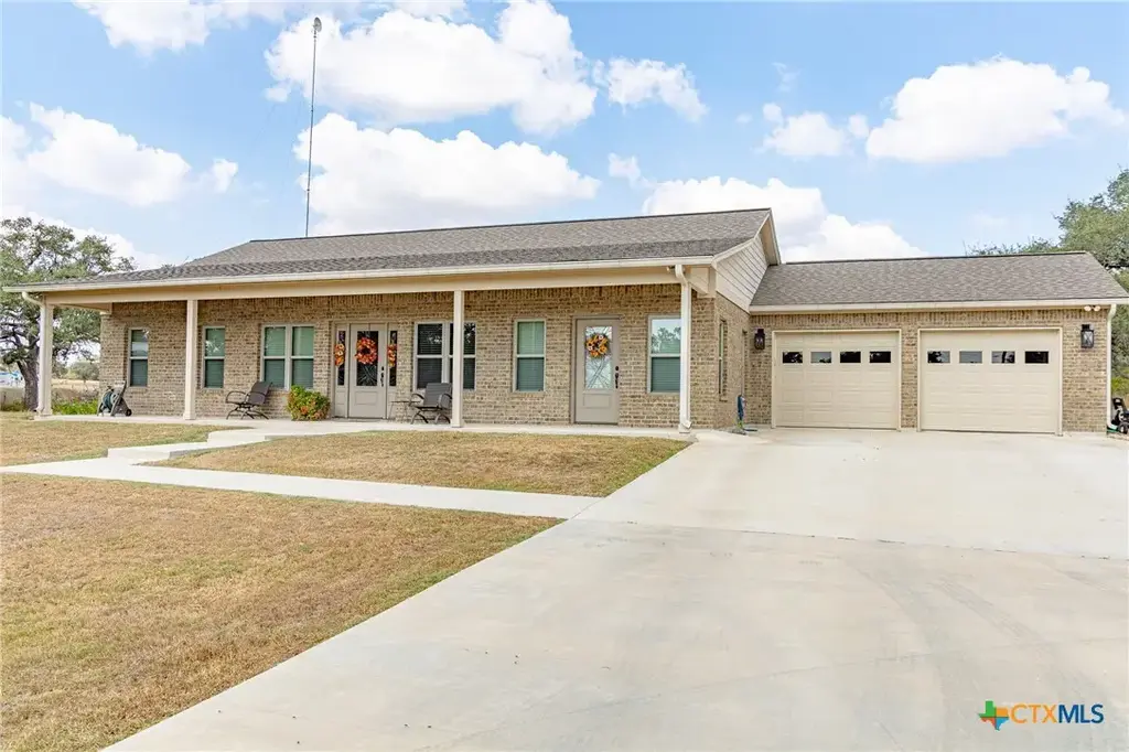 716 L Hrabovsky Road, Yoakum