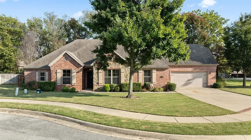 3750 N Belfast Place, Fayetteville