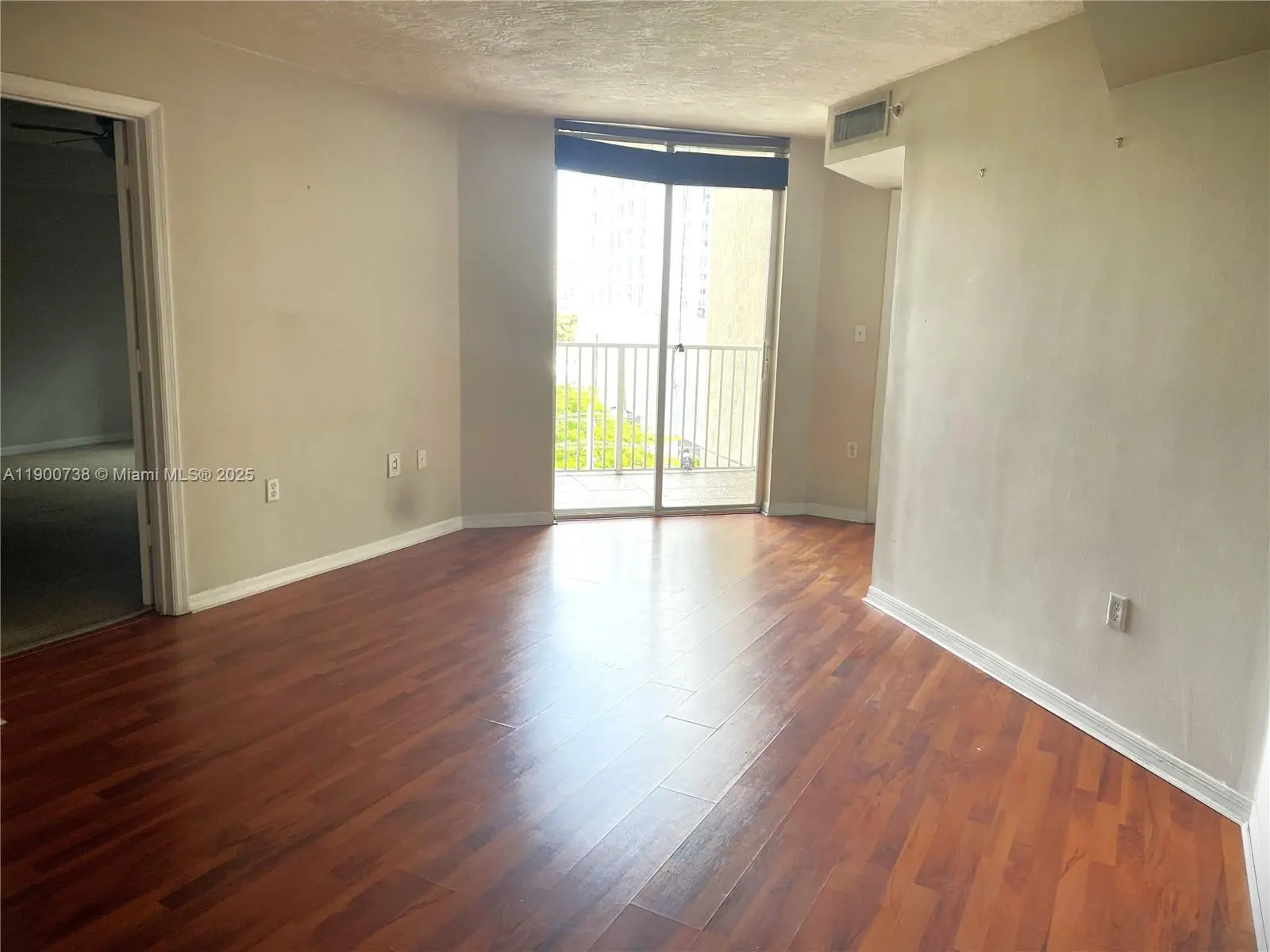 Photo of Listing #A11900738