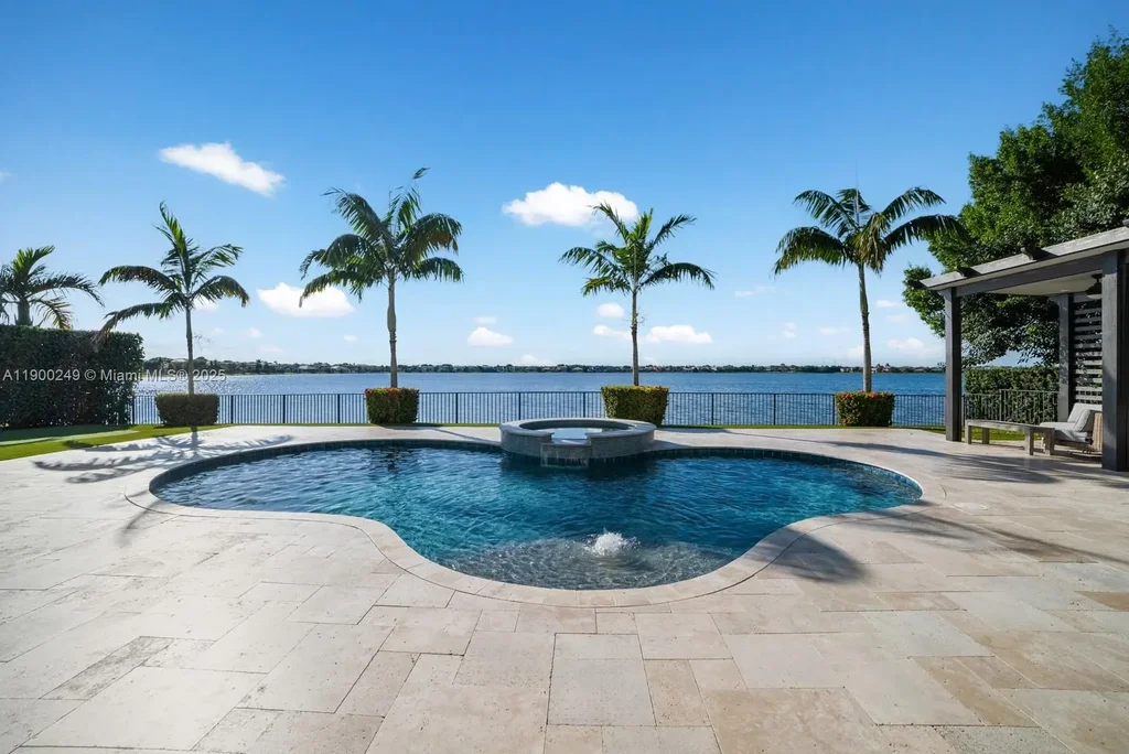 8445 E Watercrest Cir E, Parkland