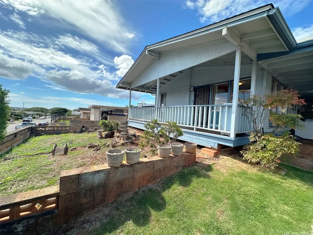 98-1350 Hoohiki Street, Pearl City