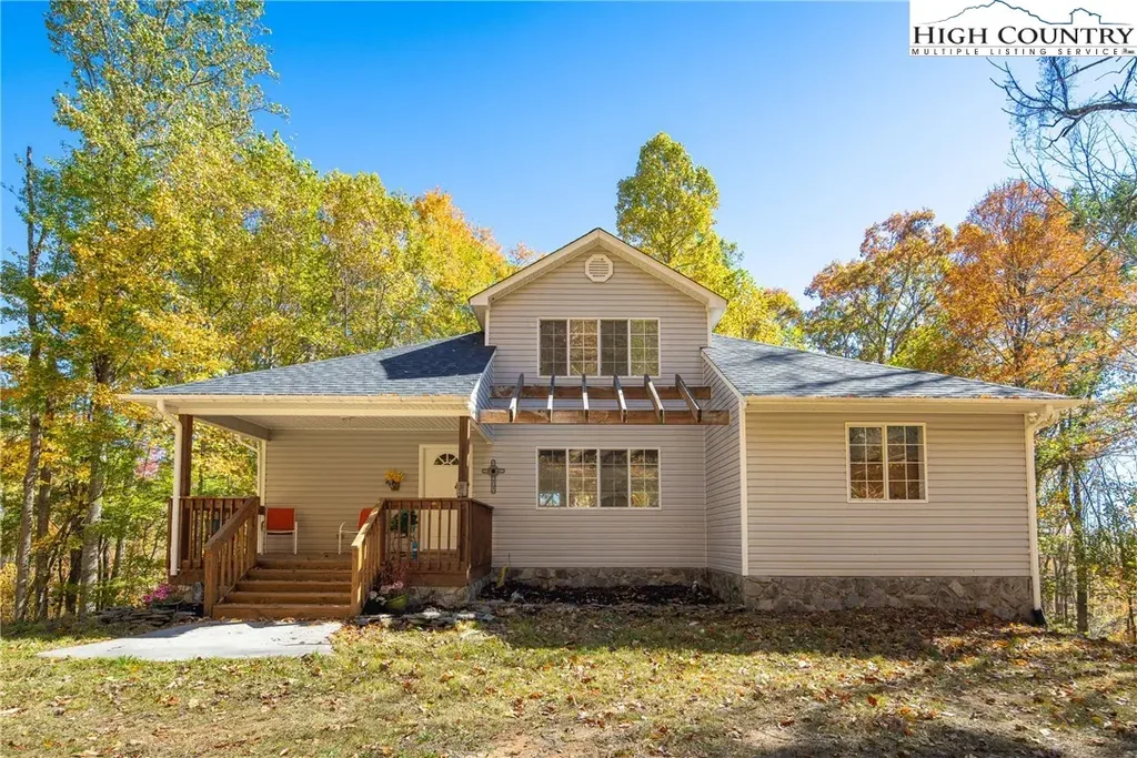 2161 Stone Mountain Road, Vilas