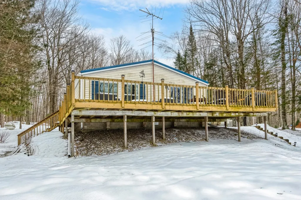 3077 Black Ln, Crandon