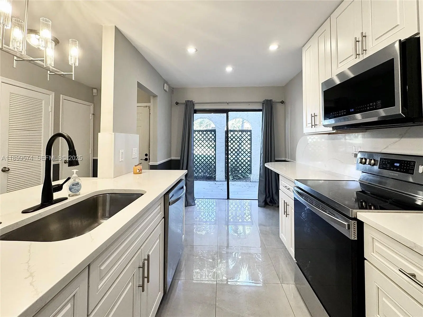 Photo of Listing #A11899574