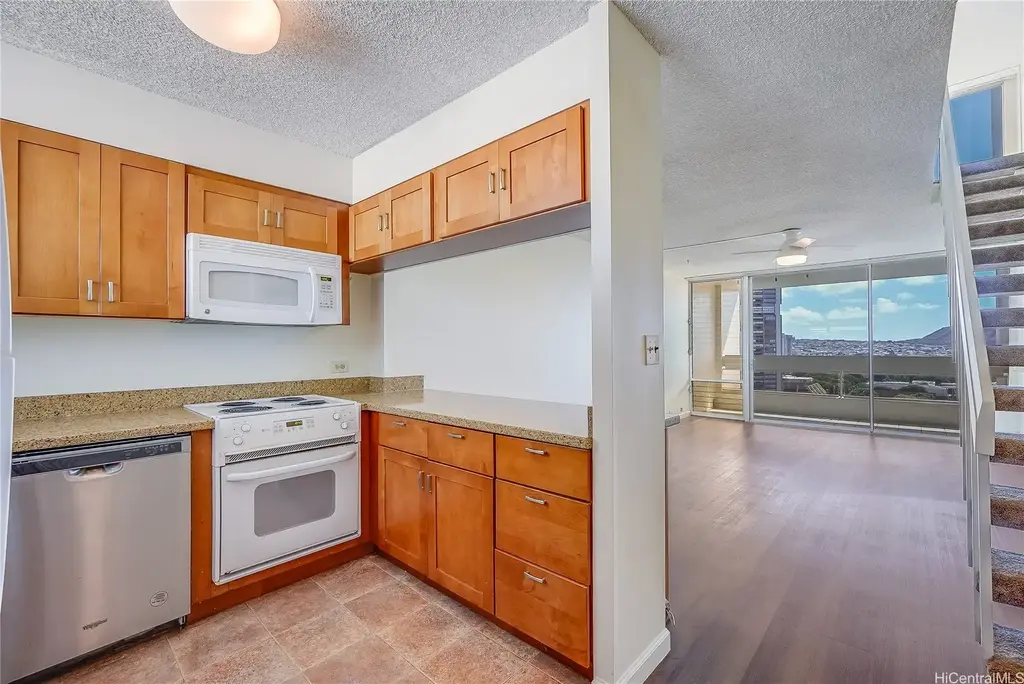 555 University Avenue # 1706, Honolulu