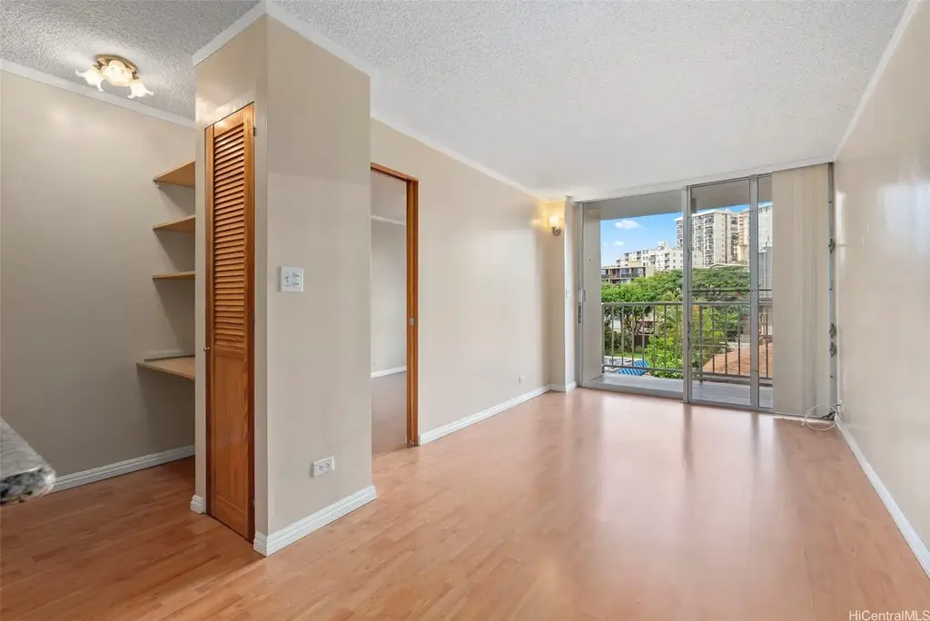 1535 Pensacola Street # 301, Honolulu