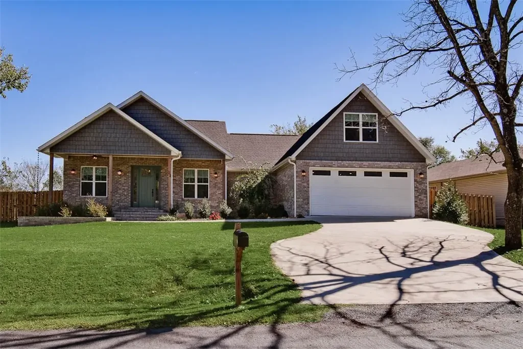 22 Hebrides Drive, Bella Vista