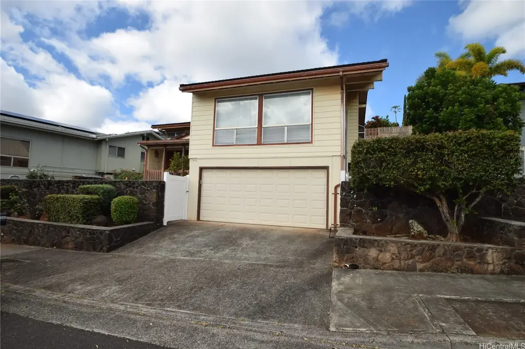 98-1946 Hapaki Street, Aiea