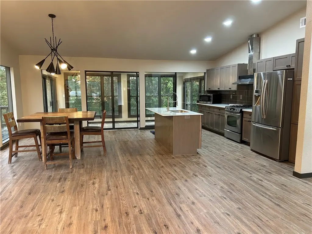 19185 E Highway 303, Rogers