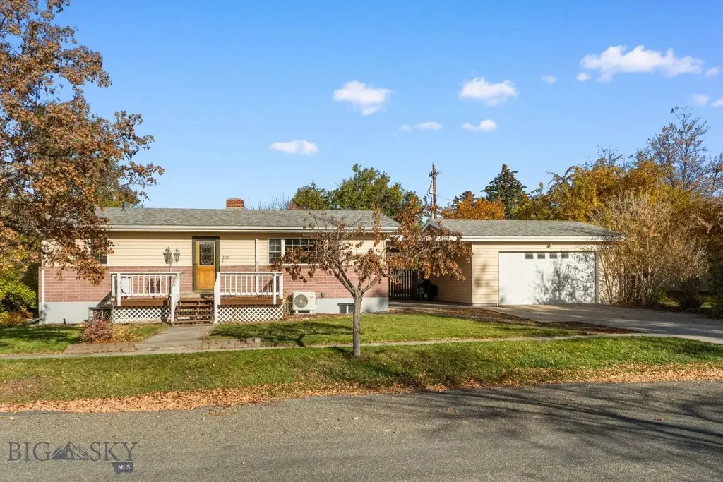 202 N Walnut Street, Townsend