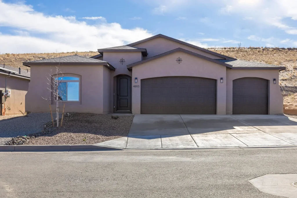 4893 Guadalupe Peak Street Sw, Los Lunas