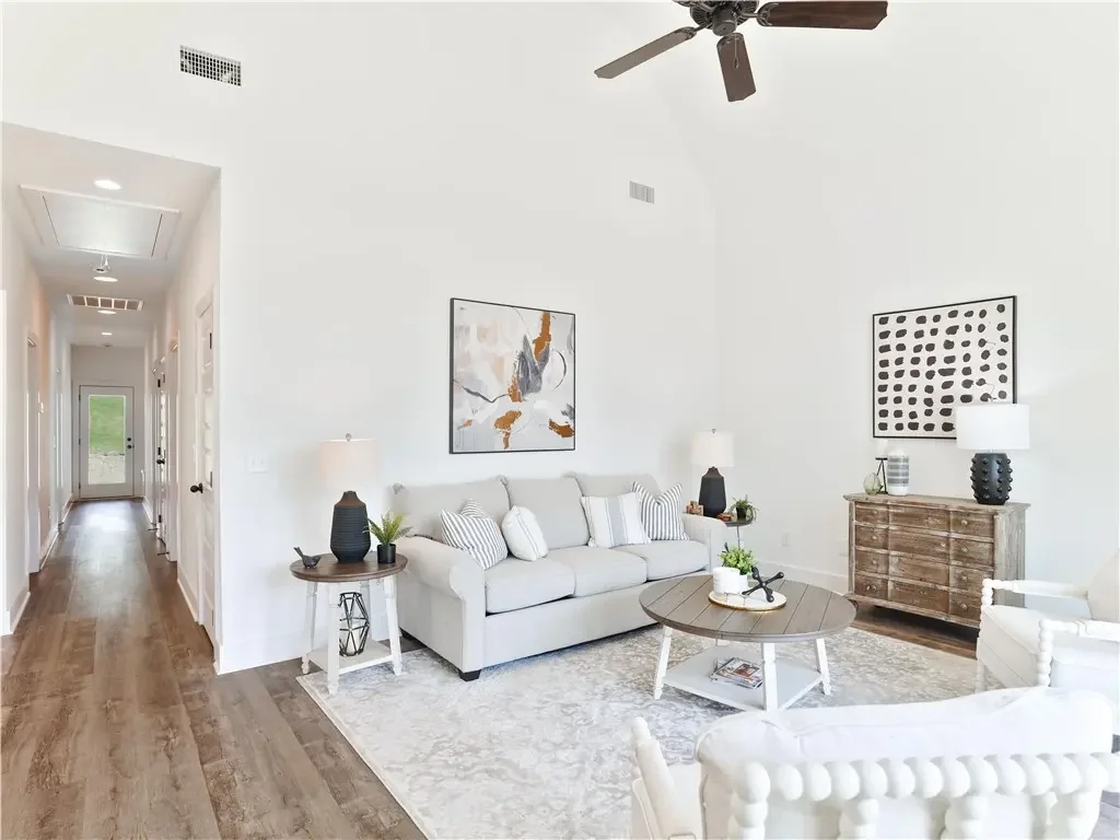 201 Woodland Cir, Opelika