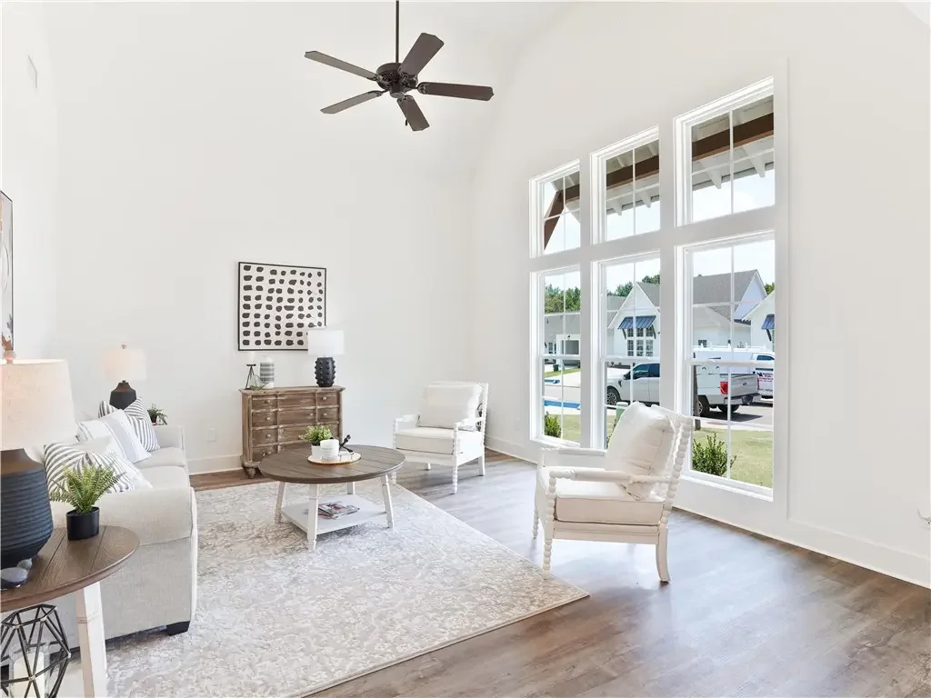 201 Woodland Cir, Opelika