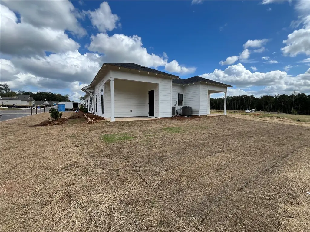 1066 Hunters Way, Opelika