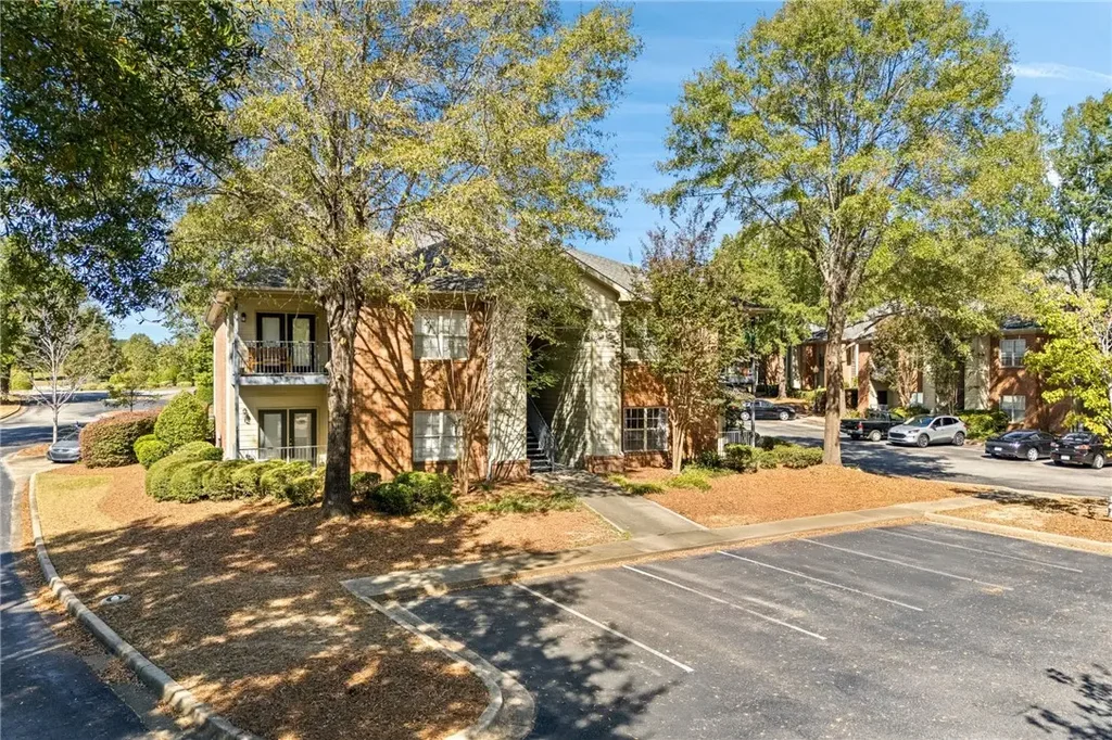 3297 S College St G102, Auburn