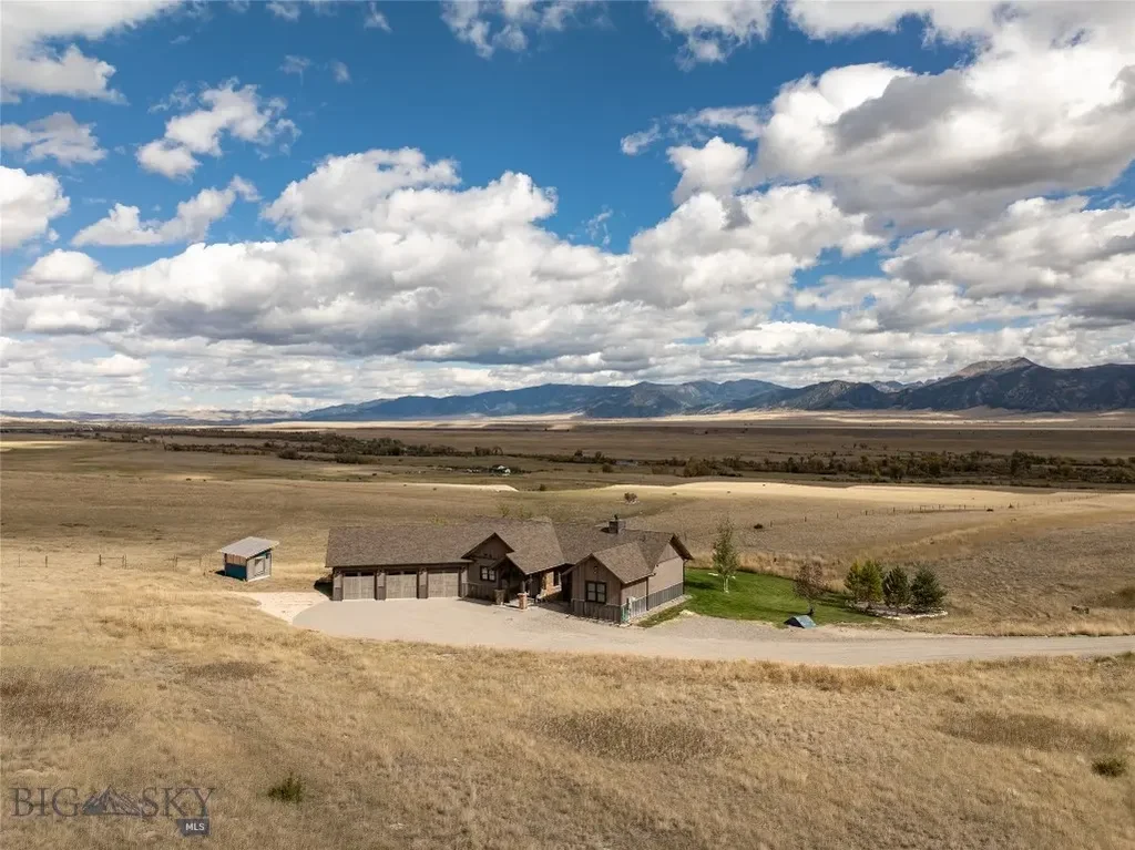 102 Diamondback Road, Ennis