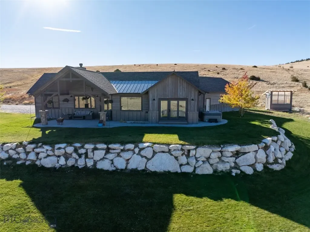102 Diamondback Road, Ennis