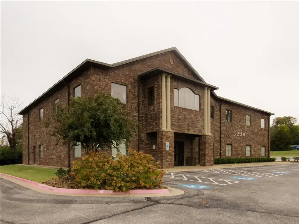 5230 Willow Creek Drive, Springdale