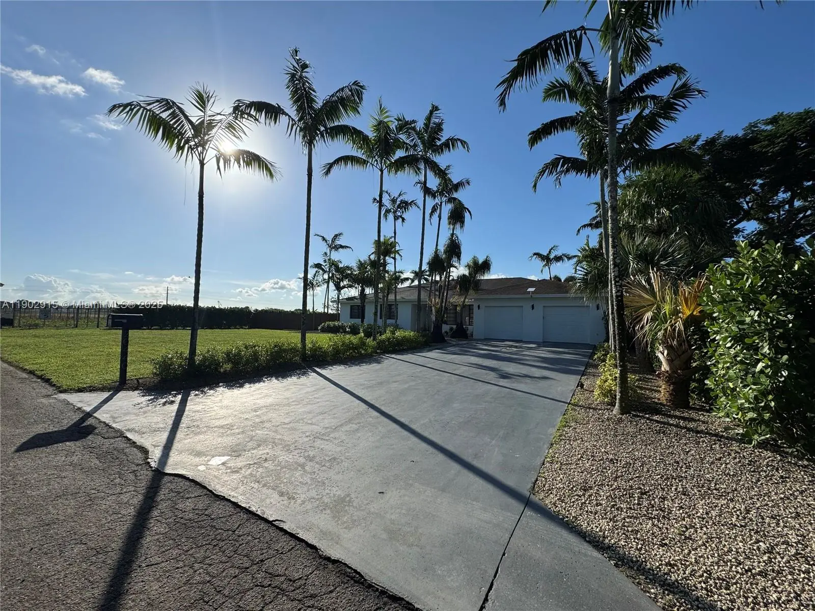 Photo of Listing #A11902915