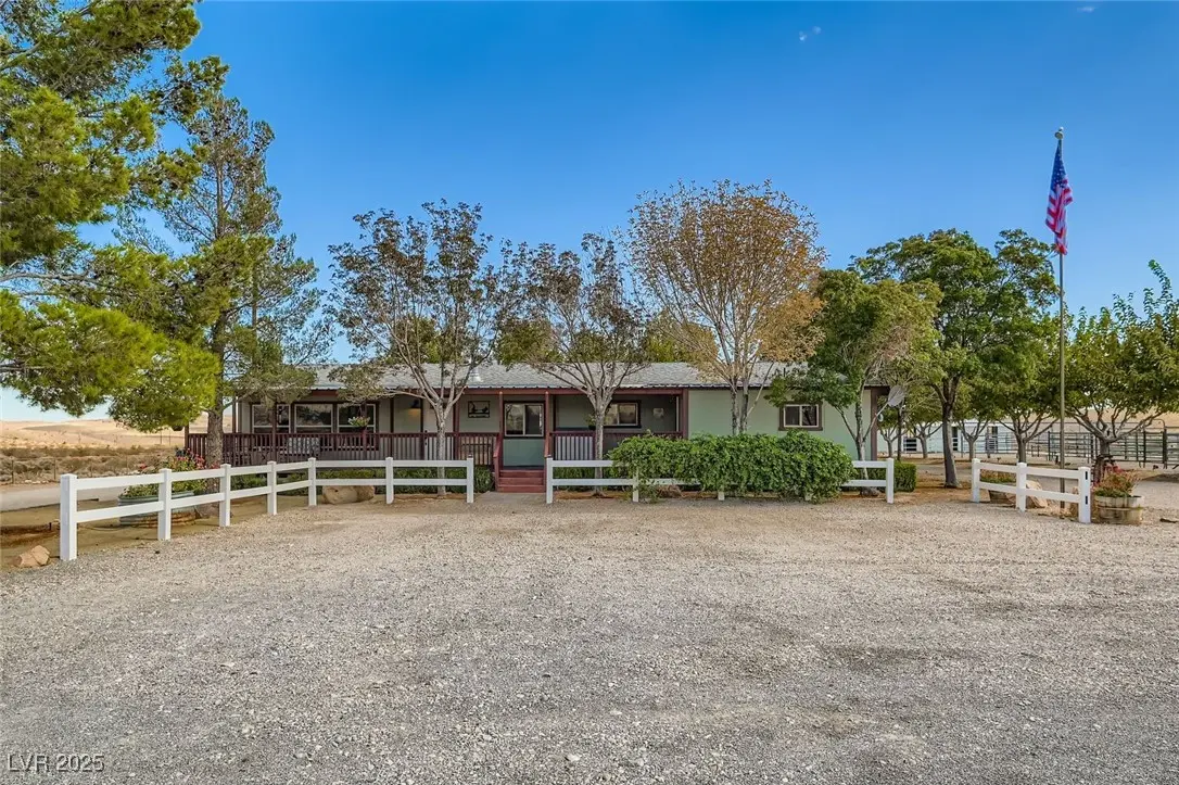 Photo of Listing #2730403