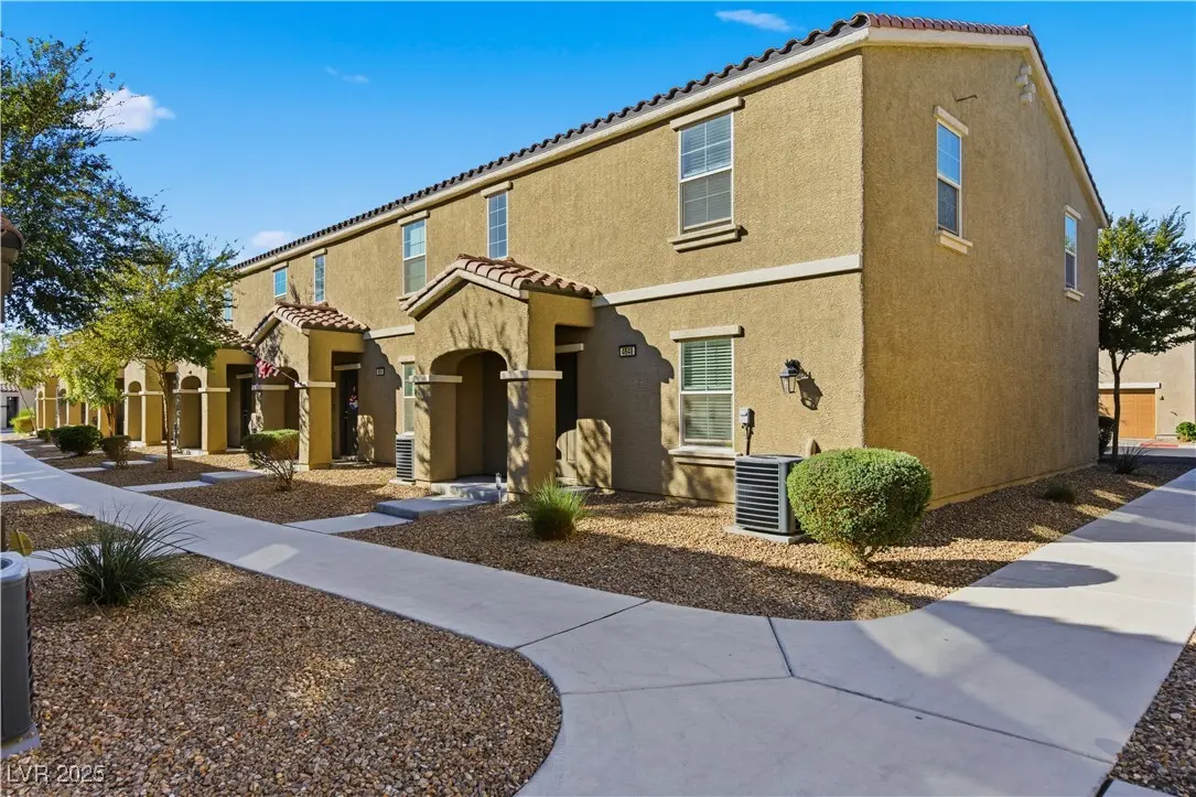 Photo of Listing #2730546