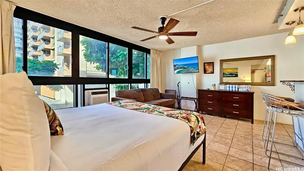 (unit #220) 134 Kapahulu Avenue, Honolulu